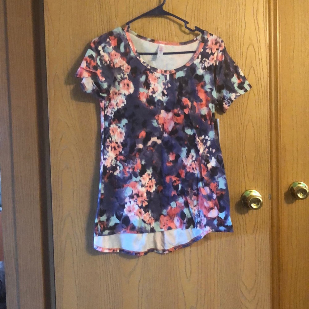 Lularoe classic tee